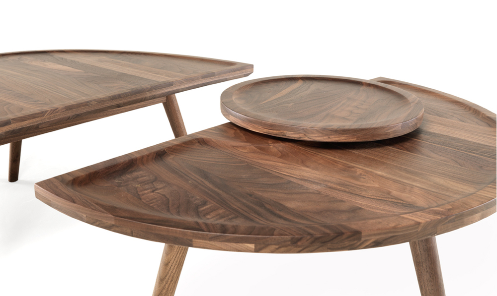 Colombo is an innovative table that can be used as a coffee table or as a side table when you separate it.