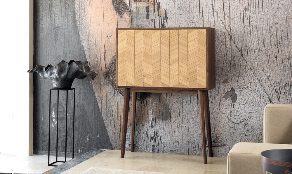 Designed for people and environments in constant change, MISTER stands out for its versatility and customization. The interior can be completely rearranged according to the different needs, allowing to be used as a bar, a desk or simply as a sideboard.