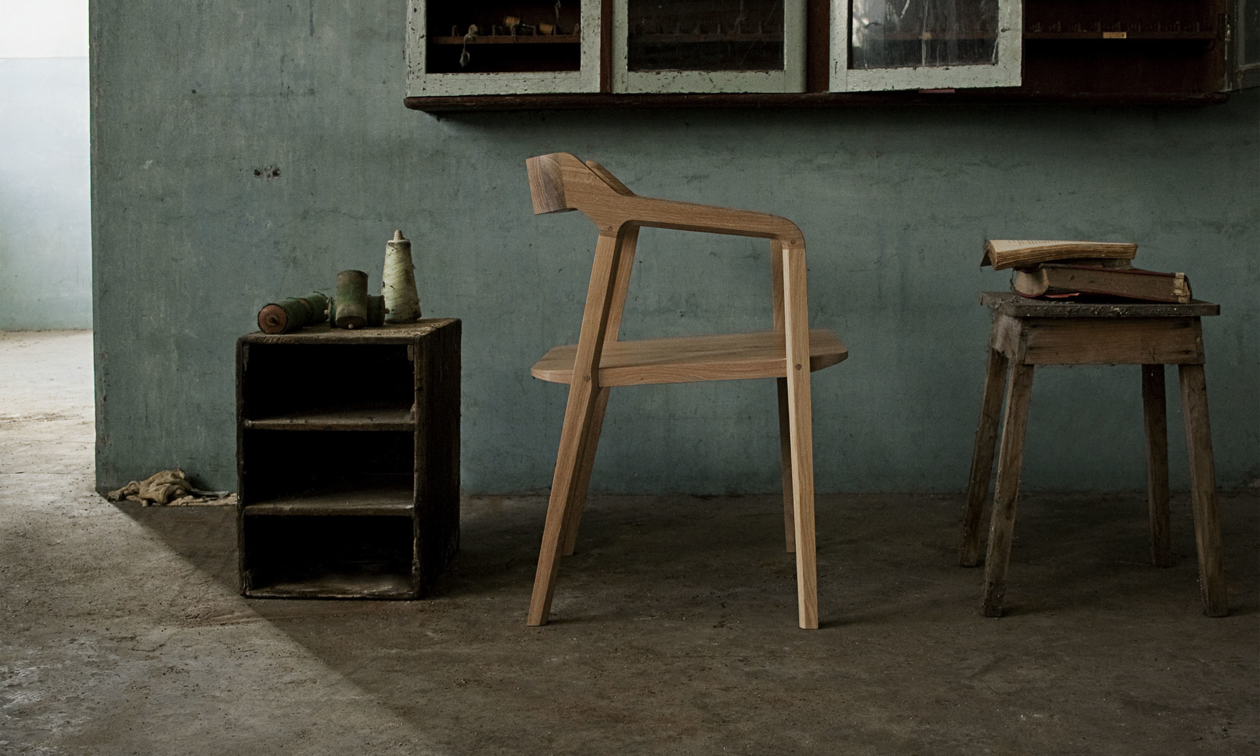 Robust and delicated, KUNDERA is perfect for a working or dining chair.