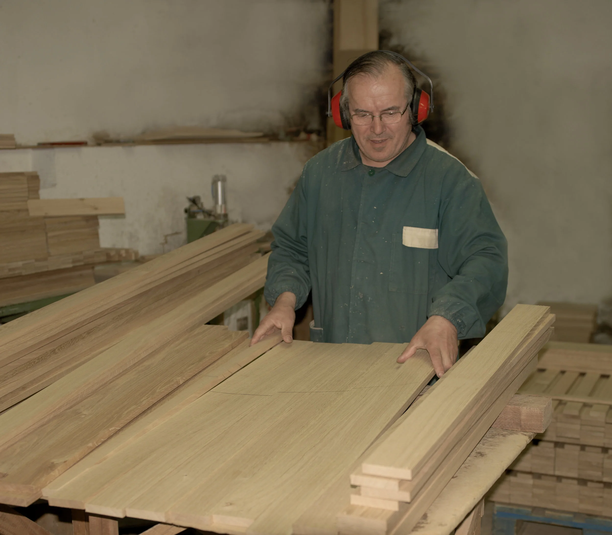When we receive the wood at our factory, we carefully select and match the timber to give an attractive and consistent appearance to the finished board.