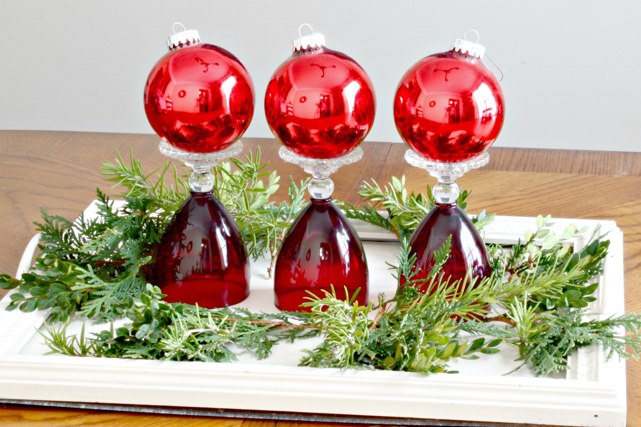 Free-christmas-Centerpiece-Red-Goblets-2.jpg
