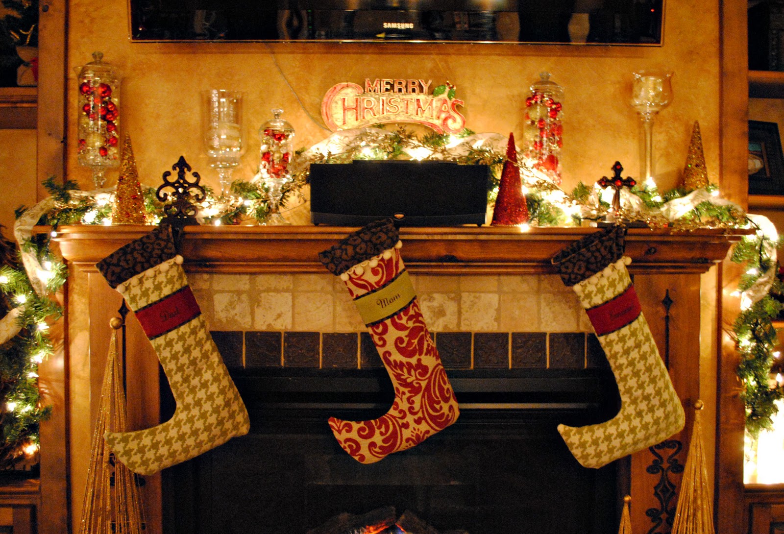 exquisite-christmas-fireplace-decorations-ideas-on-decor-with-graceful-christmas-fireplace-decorations-with-cute-christmas-stocking-collection.jpg