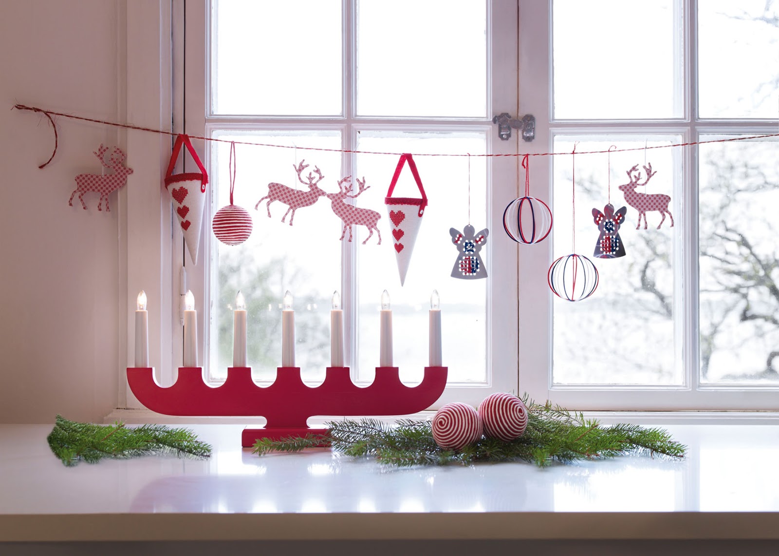 fabulous-modern-interior-christmas-window-decor-idea-wall-mounted-modern-interior-decoration-christmas-window-red-thread-with-assorted-colors-amusing-hanging-christmas-accessories-freestanding-red-uni.jpg