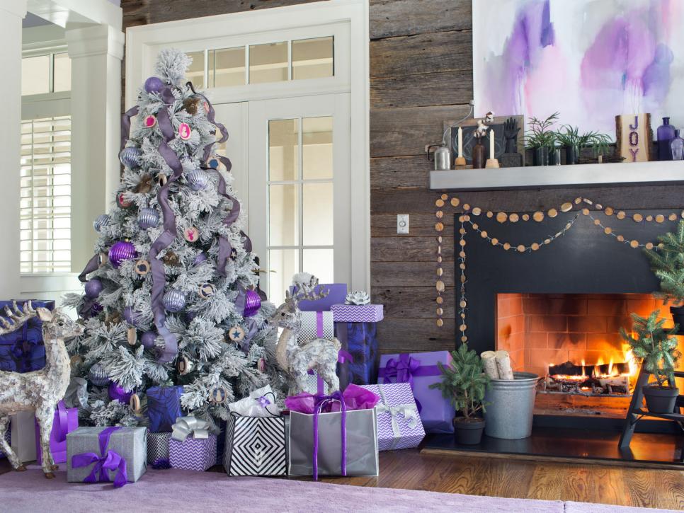 Original_BPF-Holiday-House_hgtv_interior_royal-tones_tree_h.jpg.rend.hgtvcom.966.725.jpeg