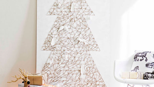 Holiday-Decor-String-Art-DIY-Christmas.jpg