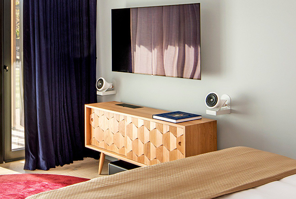 Scarpa sideboards on Tottenham Hotspur FC 