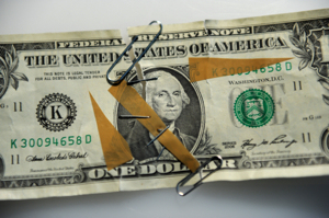 With a new semester upon us and our bank accounts drained from holiday shopping and much-needed nights out, scholarships of any amounts can certainly come in handy.