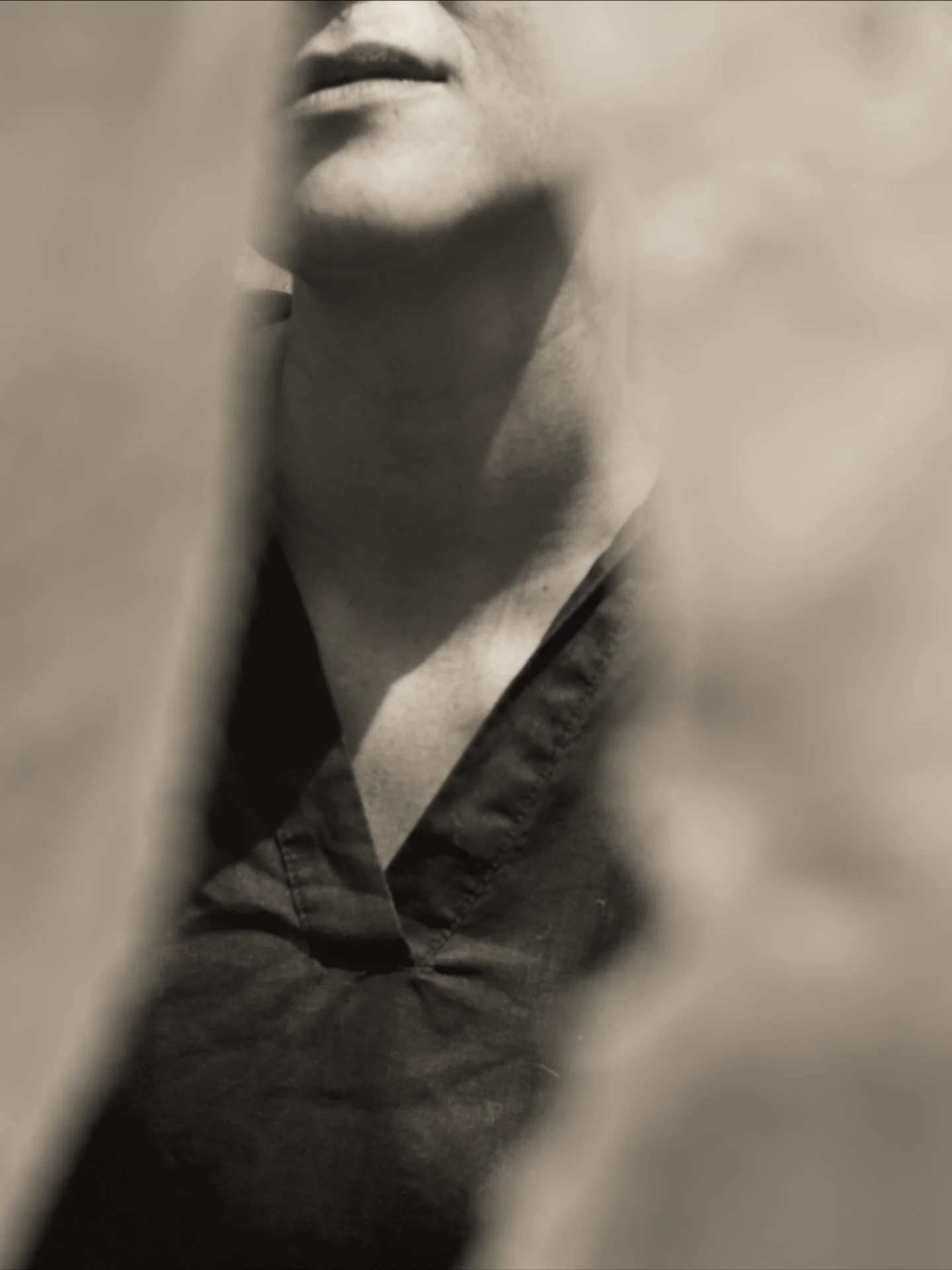 To be known
and feel at once,
the vast black
diminish.
A nail caught
by a thread.
Sometimes
is all we have
to hold on to.

#saltaylorkydd #lyricalphotograph