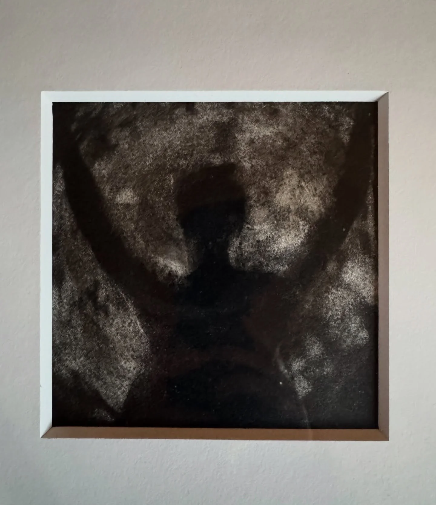 Holding up 5x5 
1/1 Bromoil Print 

Check out the link in my bio to view this print and more 

#printsale #saltaylorkydd #lyricalphotograph #altpro #bromoilprocess