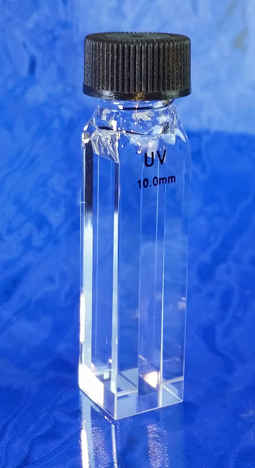 46FLUV10X4.jpg
