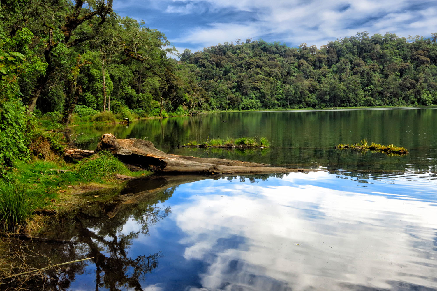 Xela_Chicabal view of crater lake.jpg