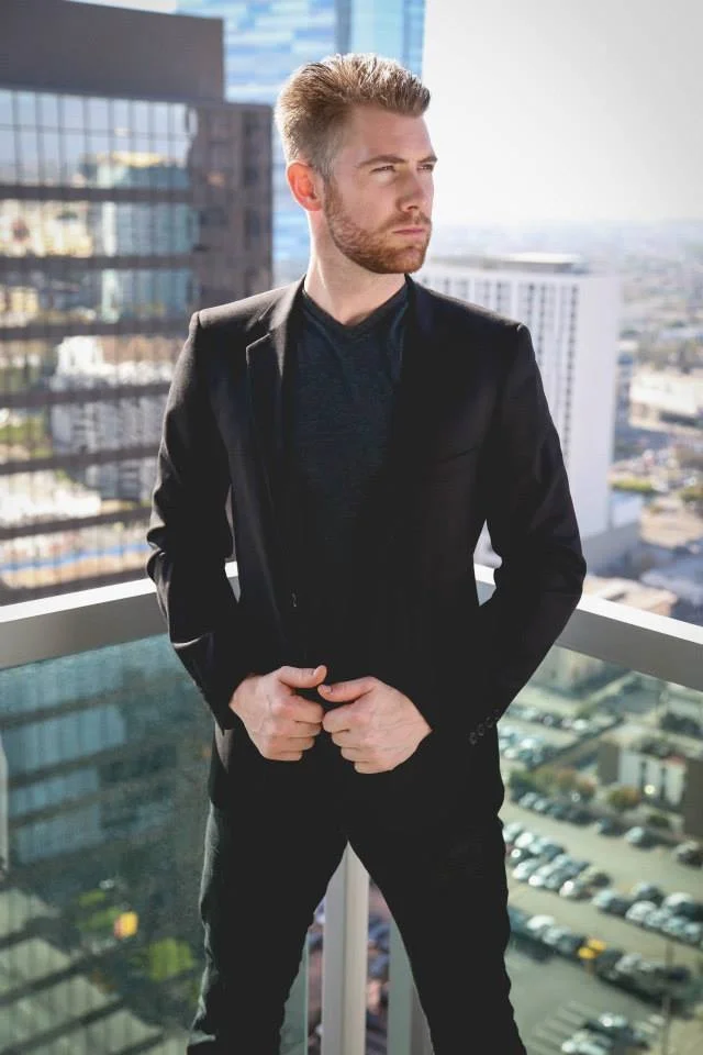  Height: 5'11 Weight: 176 Hair: Brown Eye: Blue Shirt 15.5 33/32 Jacket: 40R Pant: 33/32 Shoe 11-11.5 