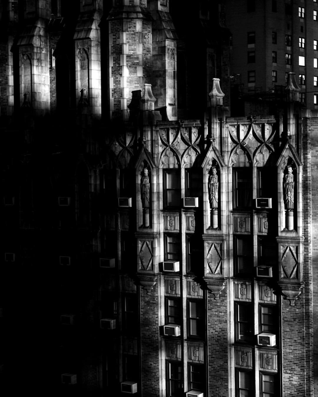 Crazy morning light, today in #NYC
#omarcruzphoto #leica