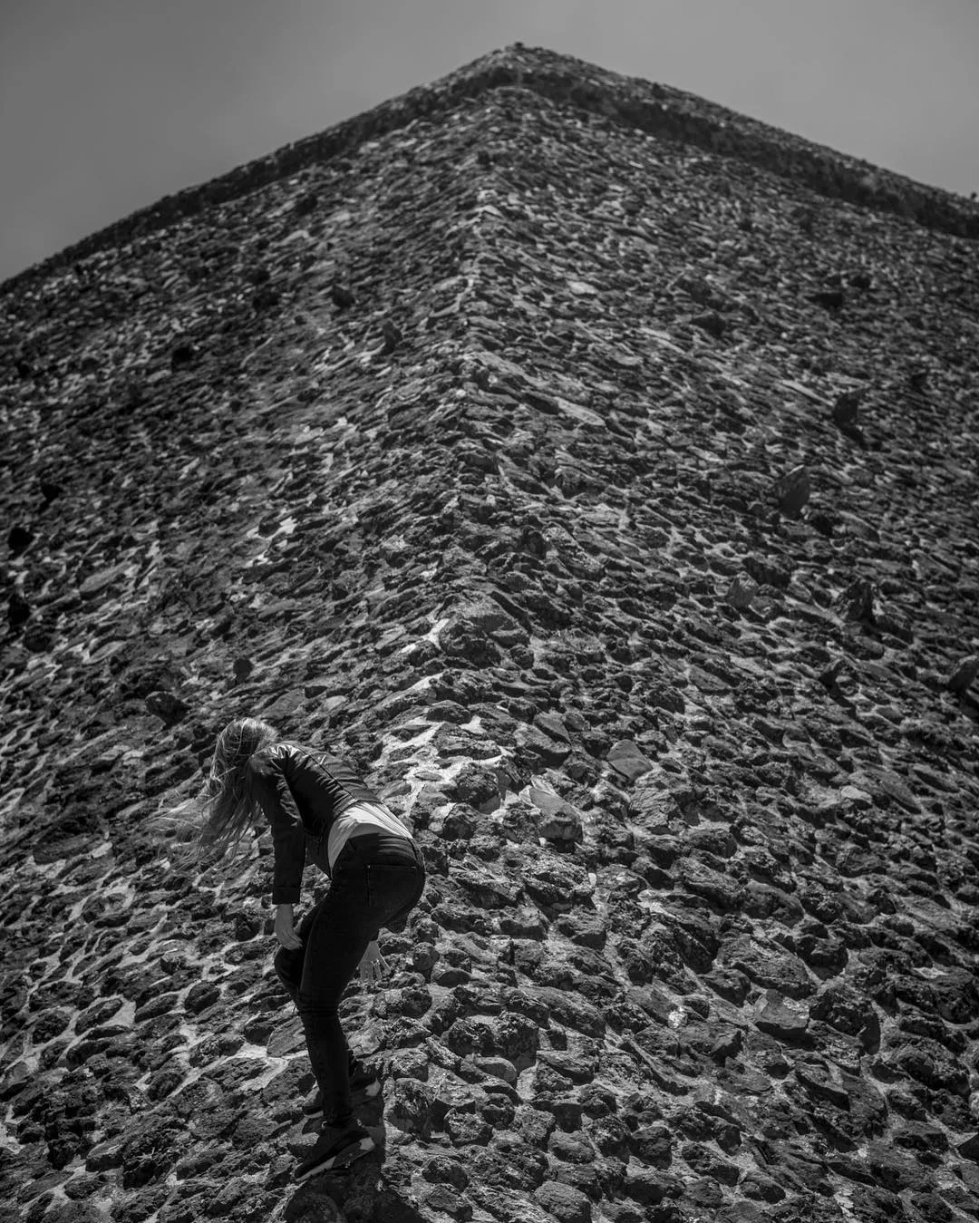 @luciamaldonado 
Mexico 2016
#omarcruzphoto #leica #leicamonochrome #mexico #piramidedelsol