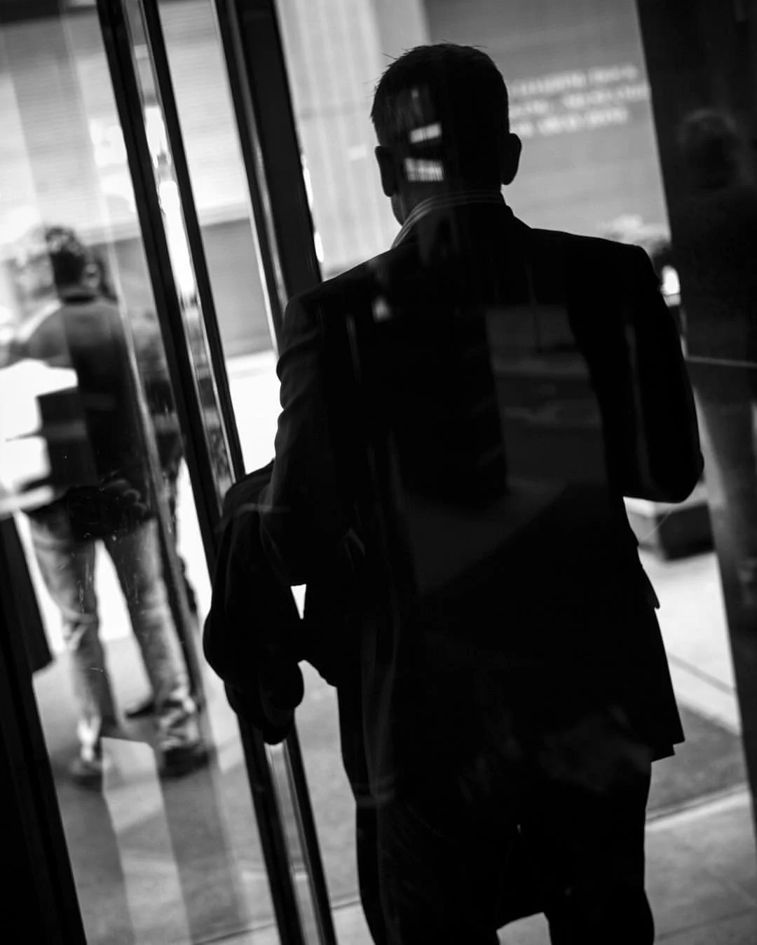 Suits &hellip;
(Como sera eso de ir a trabajar en saco, corbata y zapatos todos los dias? )
NYC 2016
#omarcruzphoto #strangers #hotelstories