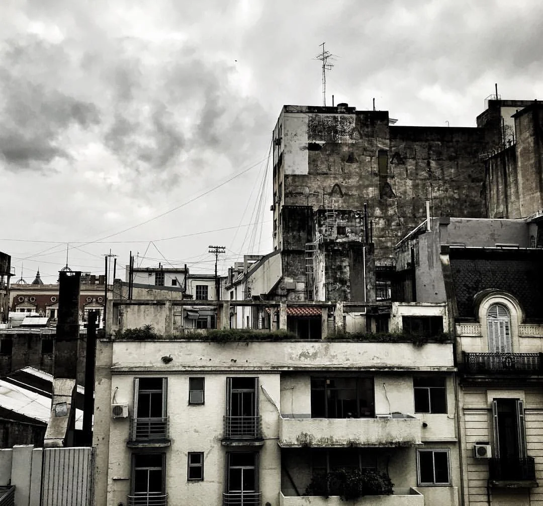 Right now from my hotel window in Buenos Aires&hellip; (Getting inspired&hellip; Next job is all about textures and soft colors)
Buenos Aires 2016
#urbanpoetry #omarcruzphoto