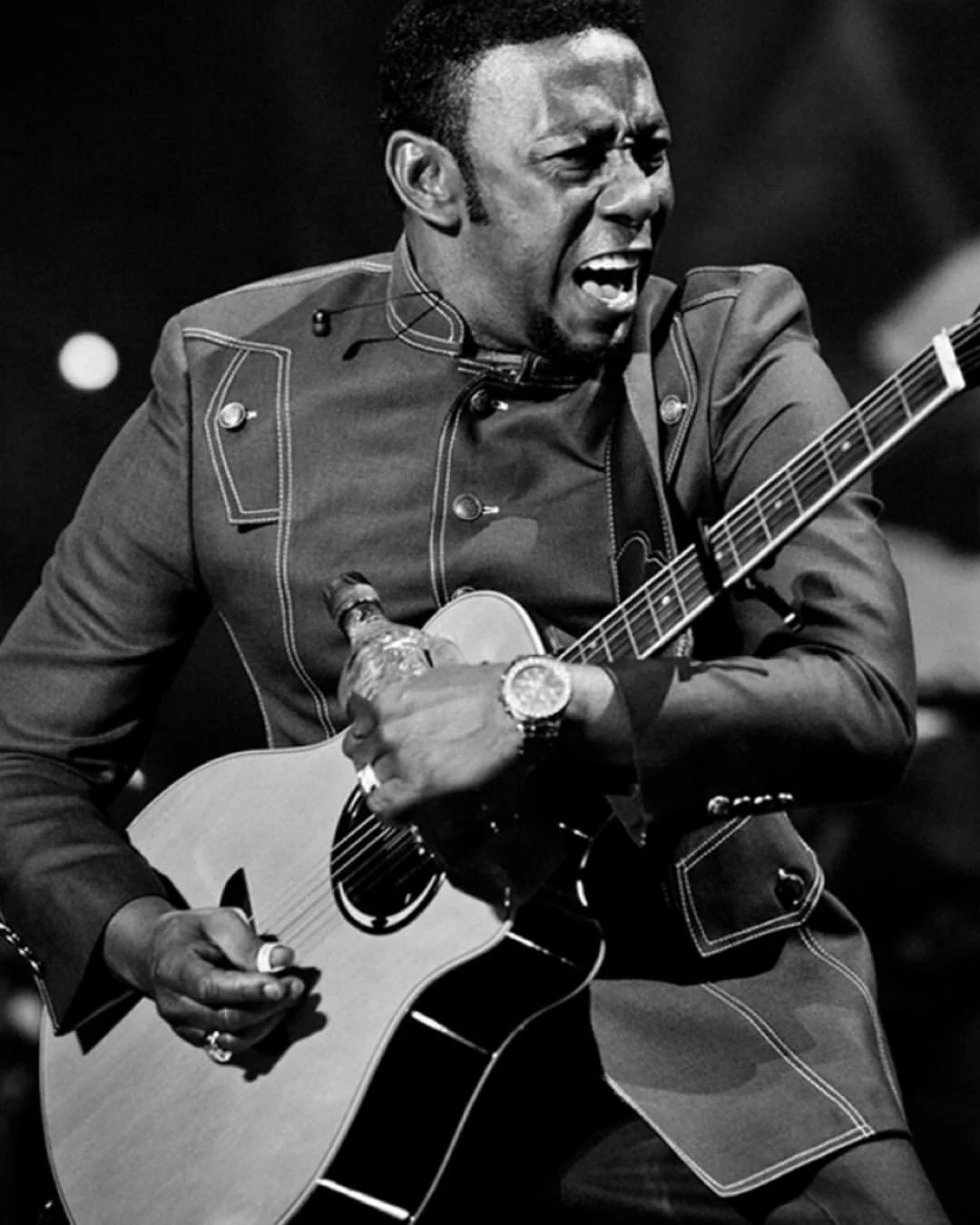 Anthony Santos @_elmayimbe_ 
NYC 2012
#omarcruzphoto #music #legends #bachata #guitars