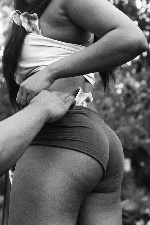 GET MONEY © Anna Delany.jpeg