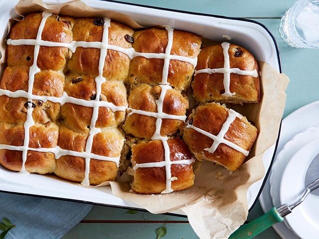 Happy Easter! Hot Cross Buns are an easy project if you&rsquo;re in the mood for some festive baking. I have fond memories of baking around this holiday, also the picnics, egg hunts, colorful baskets and of course so much good food. A good day to pau