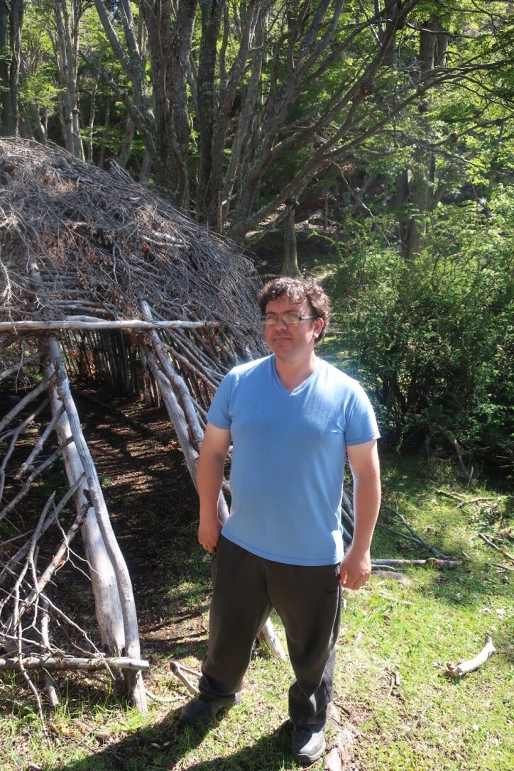 Francisco Filgueira, standing in front of the ciexaus