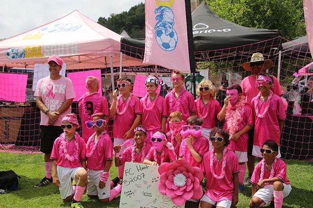 B2007 FC Heat getting their pink on in to show their support.
#kickinchal #komensd