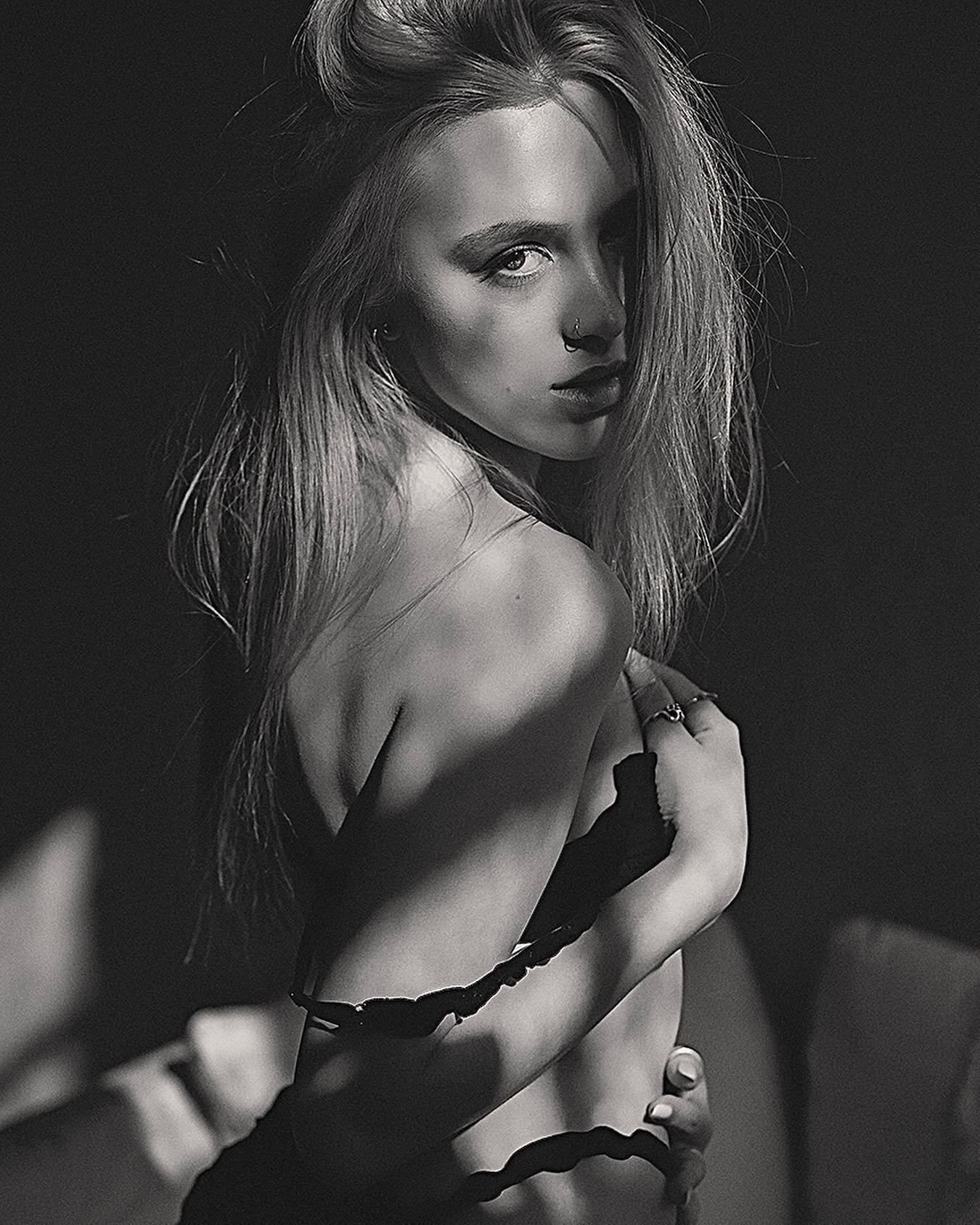 Photography is life&rsquo;s love affair 🖤

@samii.hart 

#boudoir #photography #boudoirphotography #sensuality #studio #adventure #portraitphotography #portrait #sexy #lingirie #beauty #sensualphotography #love #loveyourself #selflove #selfcare #new