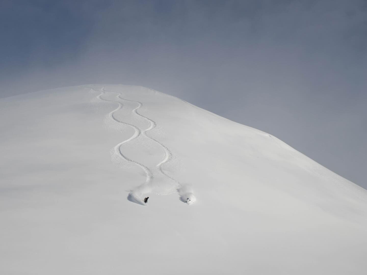 After a warm spell earlier last week, we can confirm that the conditions are favourable once again in the Niseko area ❄️ 

⛷️ @r_revill 
🏂 @stefanboers 
📷 @notjamesnorris 

#bootsolutionsjapan #skitouring #powderday #nisekoshootout