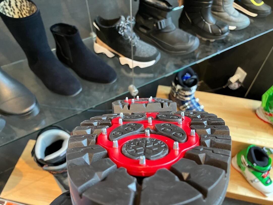 Struggling to get a grip? Olang winter boots feature the patented OC Grip feature with retractable spikes, making icy conditions a walk in the park. When you don&rsquo;t need the extra traction you can simply retract them, easy!

Available at our Nis