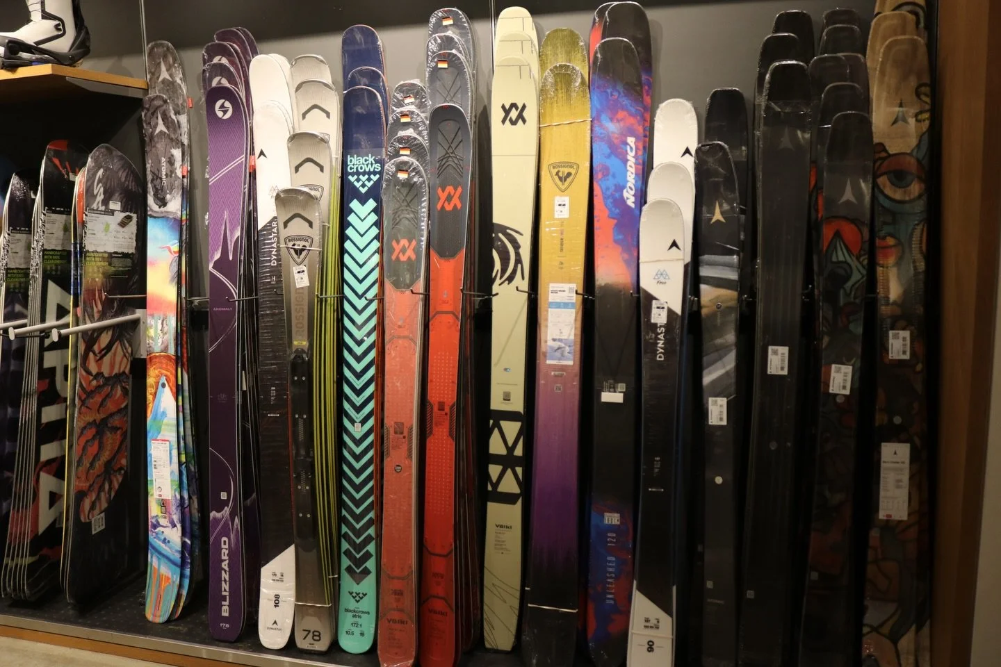 We're currently offering 20% off all skis🤘 

Offer available while stocks last. 

#skishop #niseko #hakuba #wintershopping
