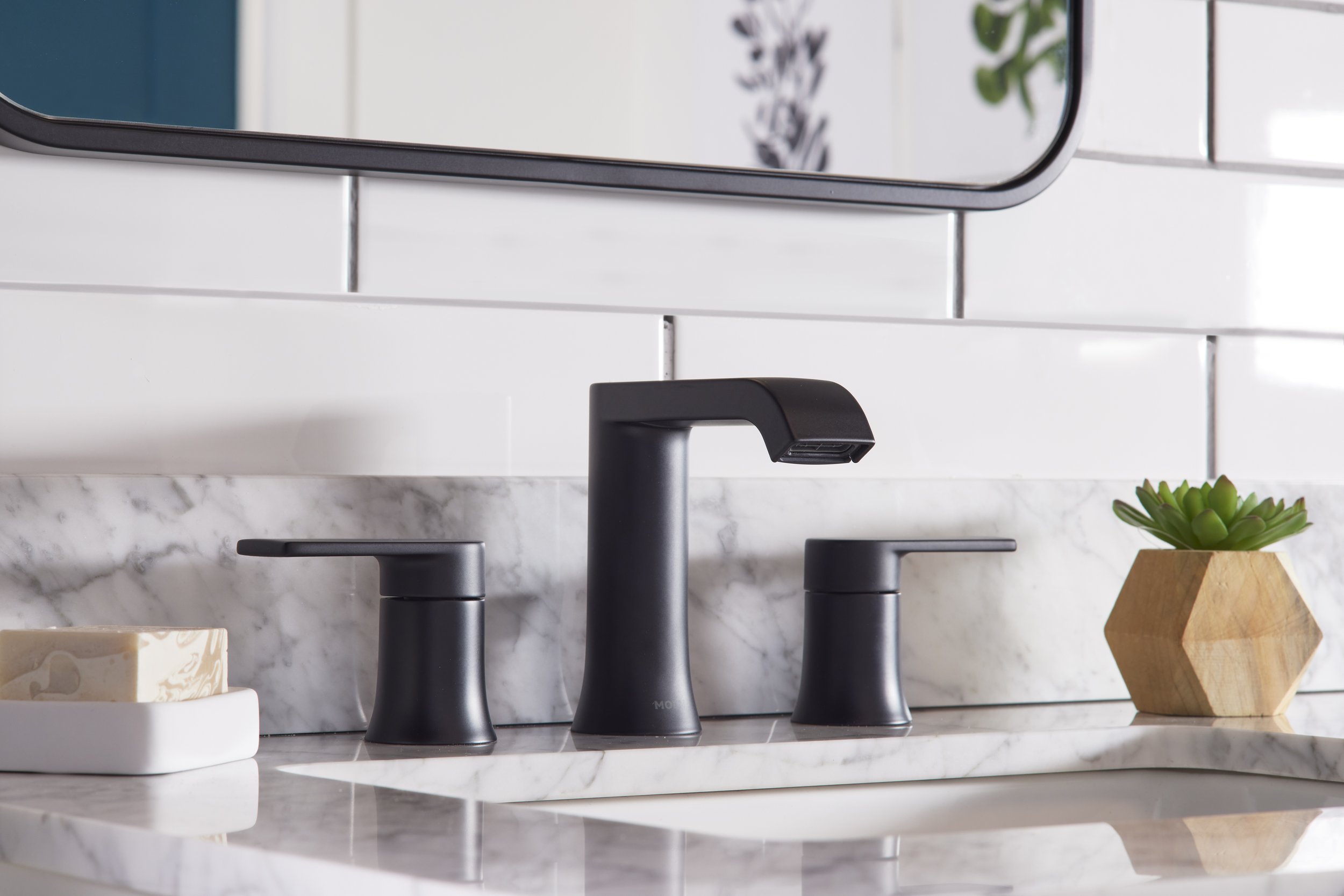 HDH2021_Bathroom_BathFaucet_304923138_905.jpg