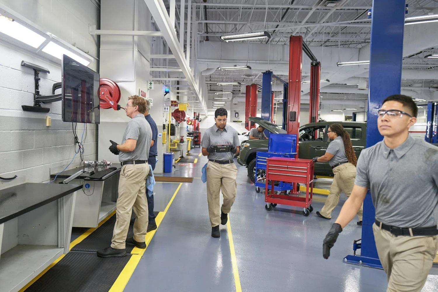 ATT_Brand_20220812_Business_Mechanic_Garage_11119.jpg