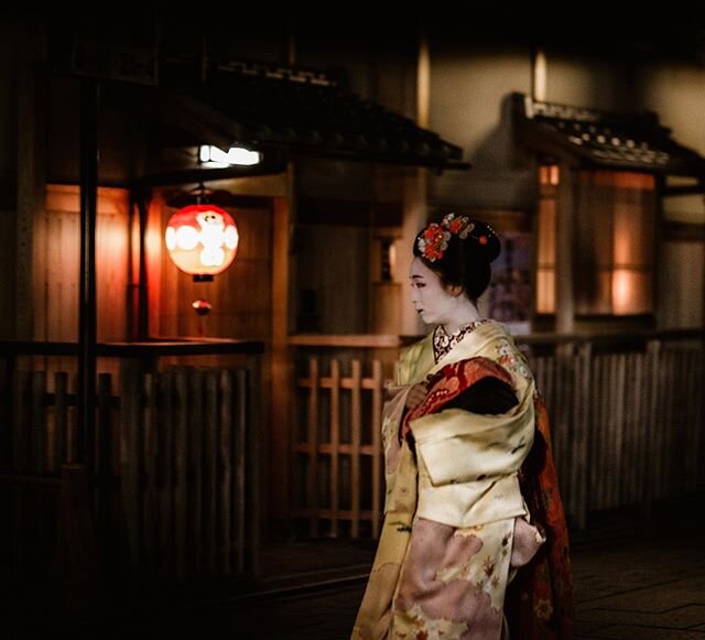 A Geisha in Gion district of Kyoto. Gion is the birth place of Geisha colture. This was one of the most challenging shot I&rsquo;ve ever experienced. They are fast. They don&rsquo;t stop. It&rsquo;s dark and there is a lack of light which makes it ex