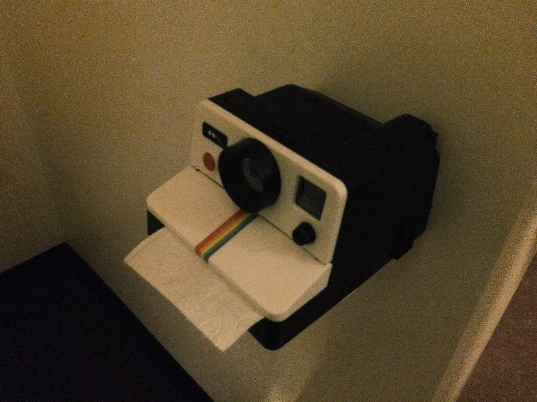 House is full of fun details, I need this for my bathroom. 