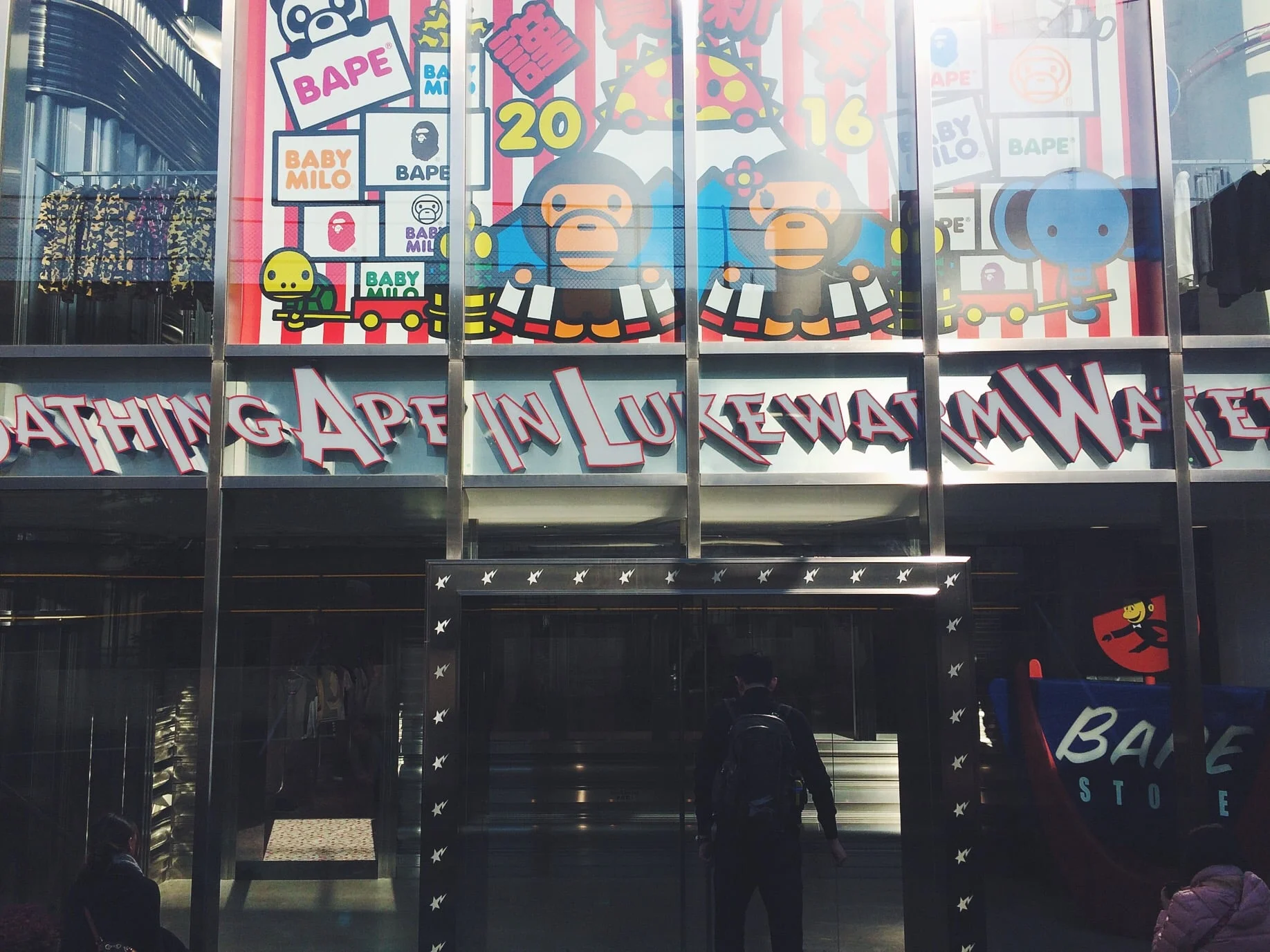 Checked out a few Bape stores while we're out here. Bape's customer service was on point. Supreme store were dicks as usuals. But shout out to Supreme LA for changing it up and providing a great service now. 