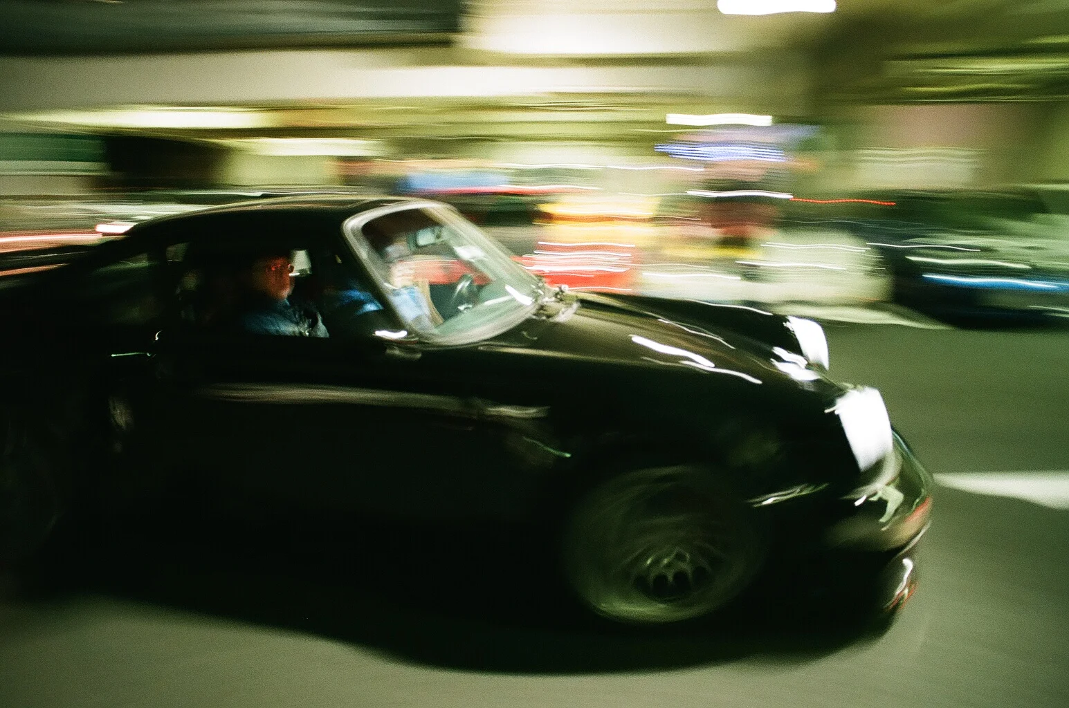 Love this panning action with distorted lights. 
