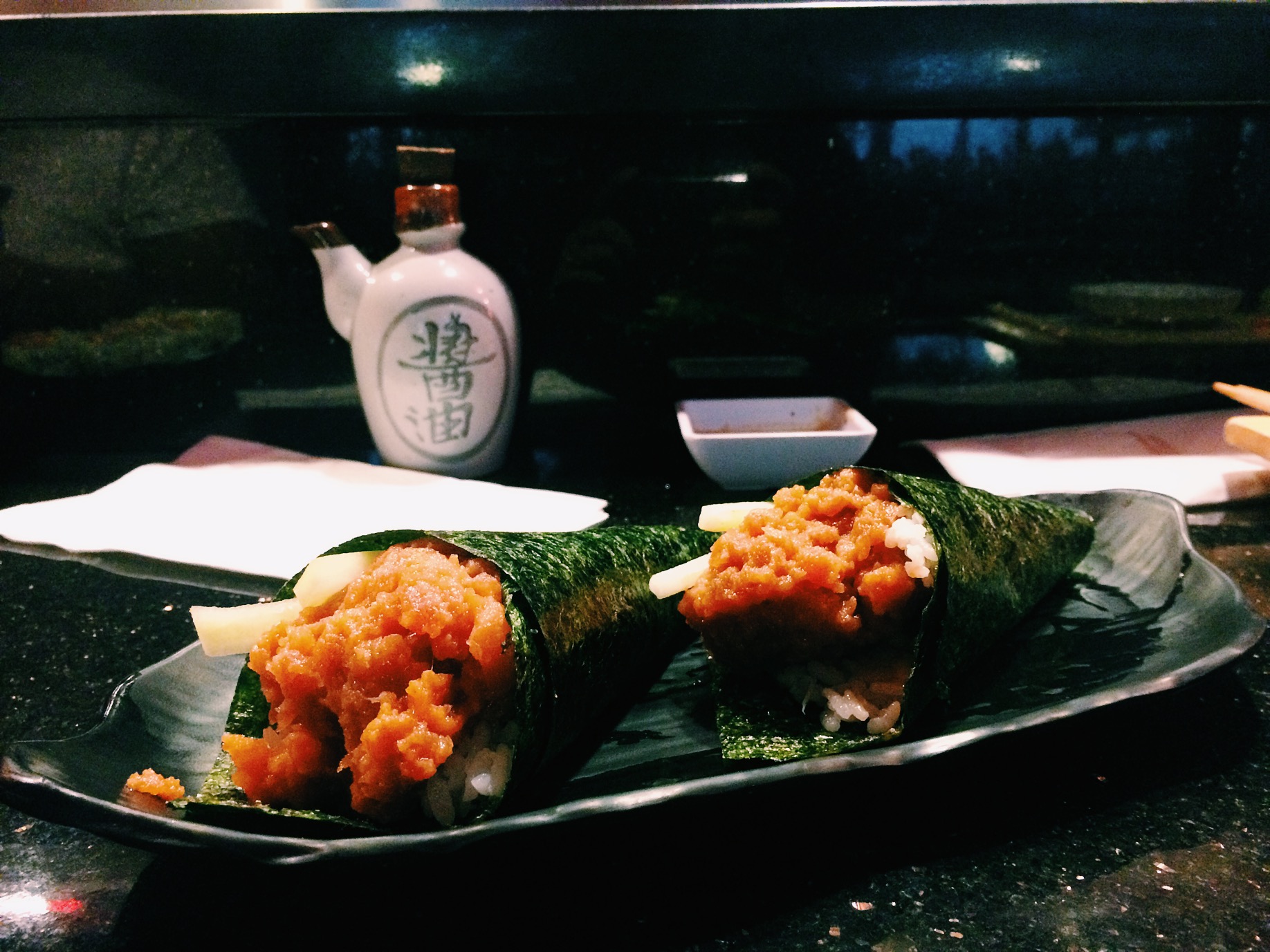 Very very very good spicy tuna hand rolls. 