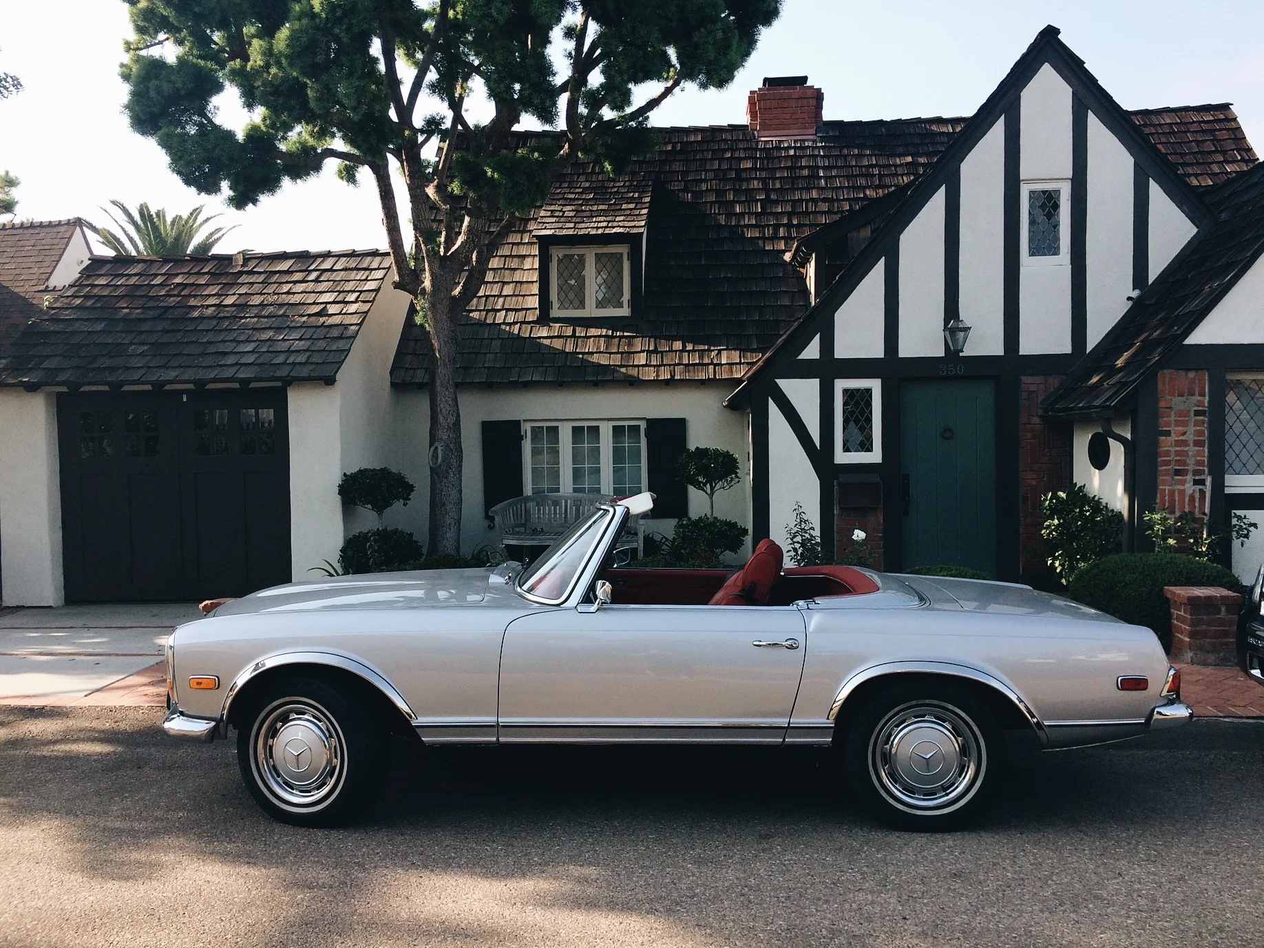 Okay I know I said I jogged all the way to Wind and Sea without stopping but this classic right here stopped me from running. It was just pure sexy, historical license plate and the suuwoop interior. 