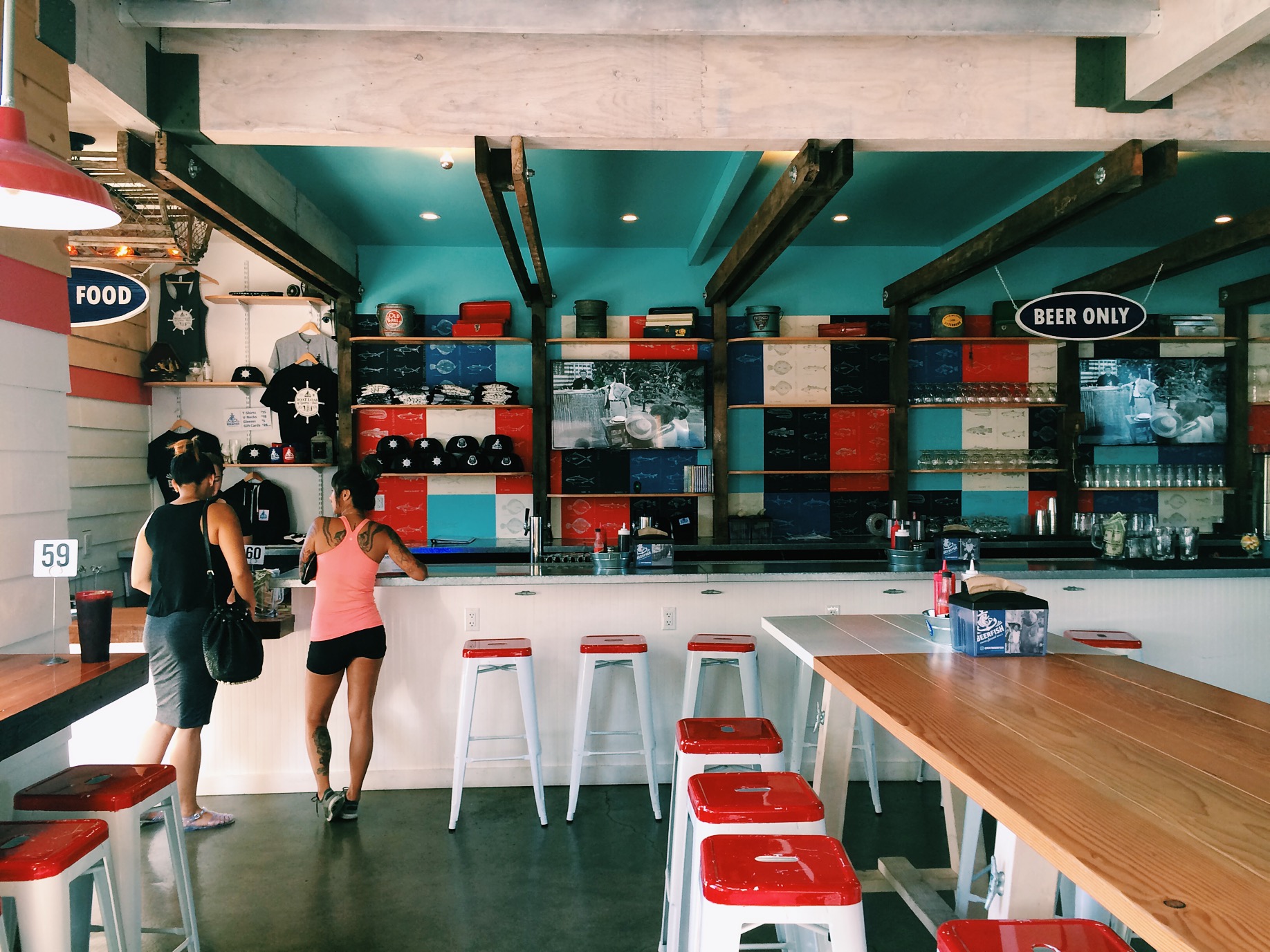 I like the fact that you can order at the front and not at the table, this way everyone can pay for their own shit. 