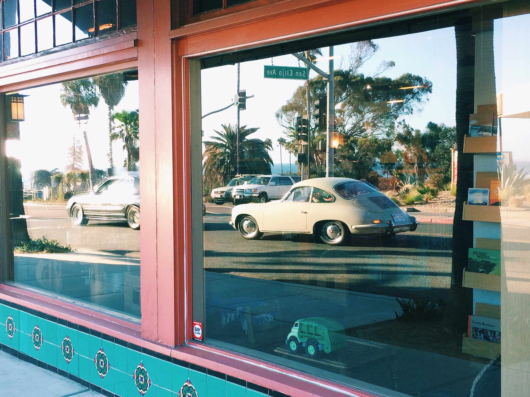 This classic Porsche on its way to the meet. 
