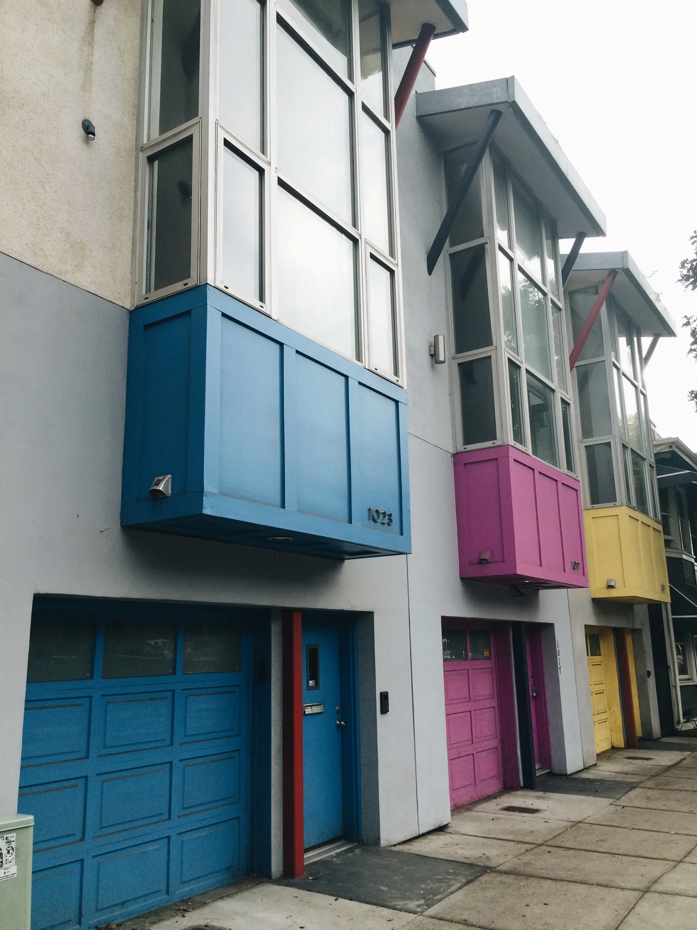 Let me just let everyone know, my dream is to own of these. Exactly these!! private garage, loft, big enough for me, in the middle of downtown near everything I need. The yellow one was on the market but I was not prepared to make the move. OH and the drive way is flat as fuck! 