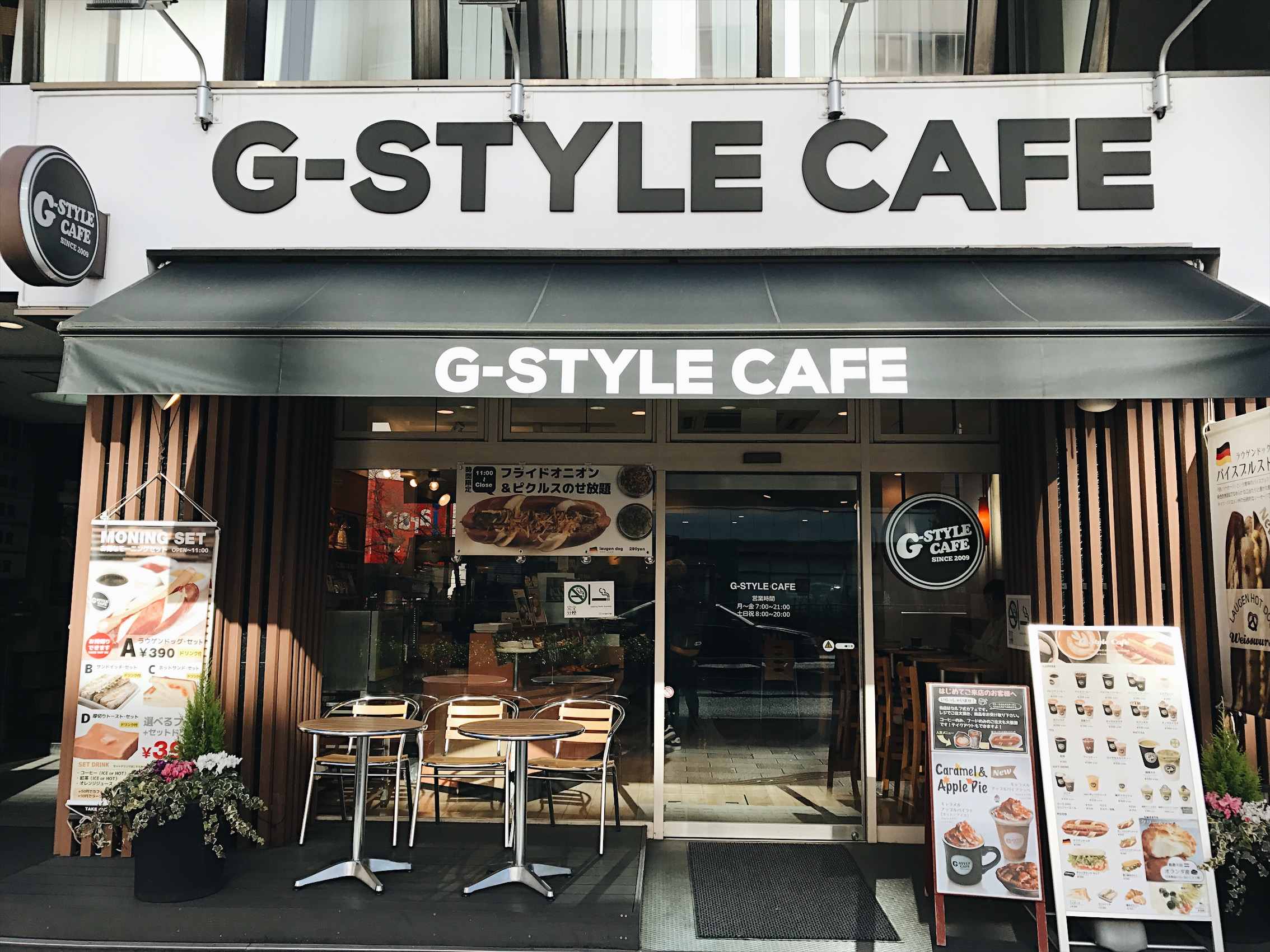 Found this cool coffee shop to chill a bit and reflect over a cup of coffee. 