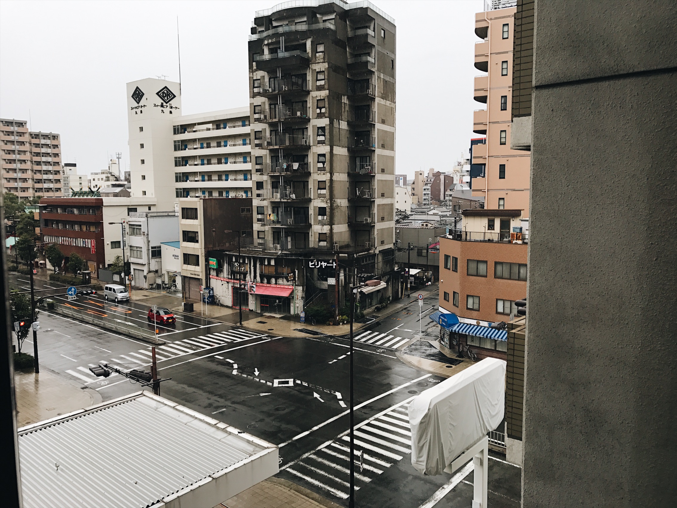 Look, ghost town, dead. Nothing is open! This is the view from our front door. 