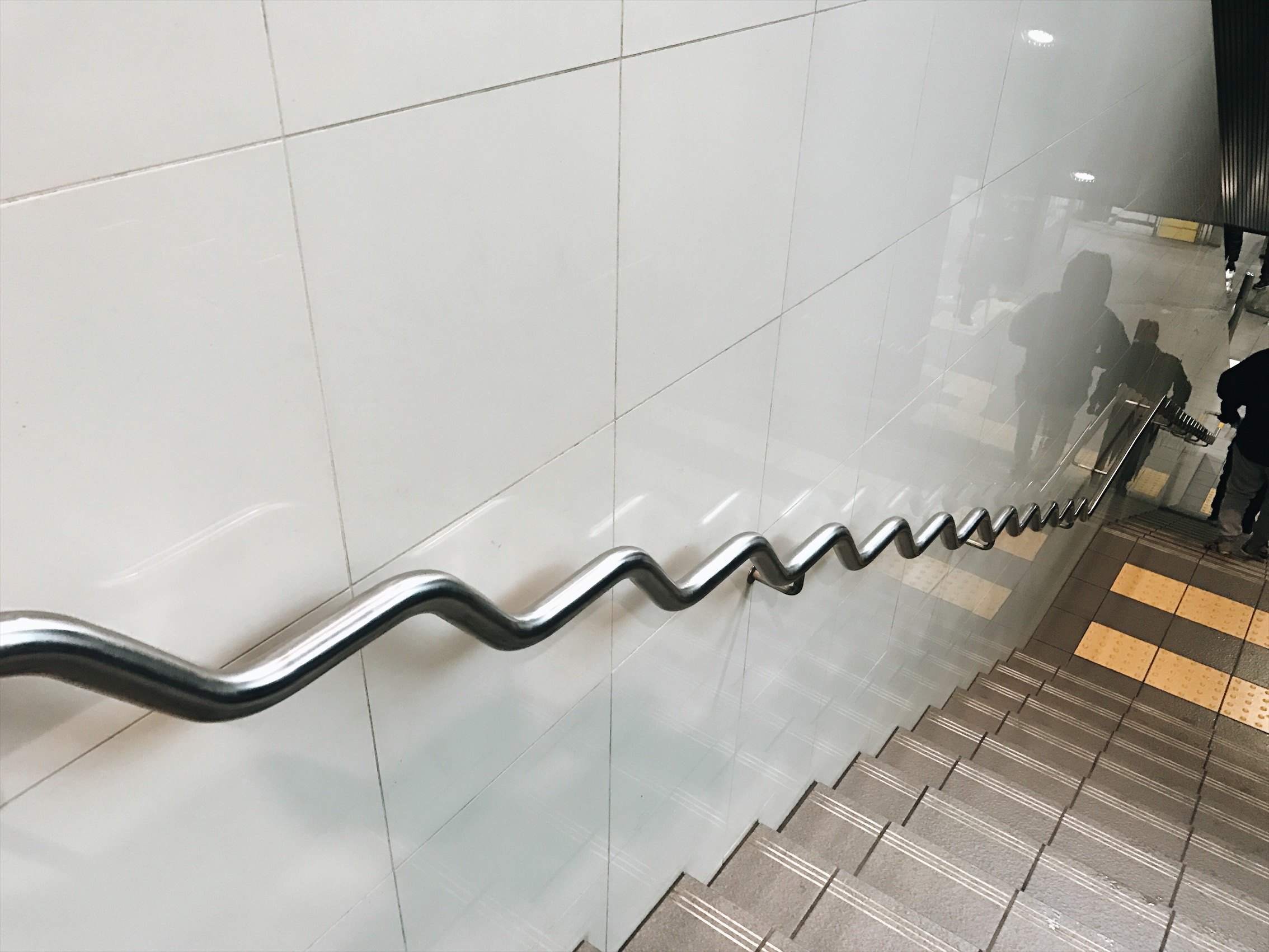 I dare someone to skate this rail haha. 