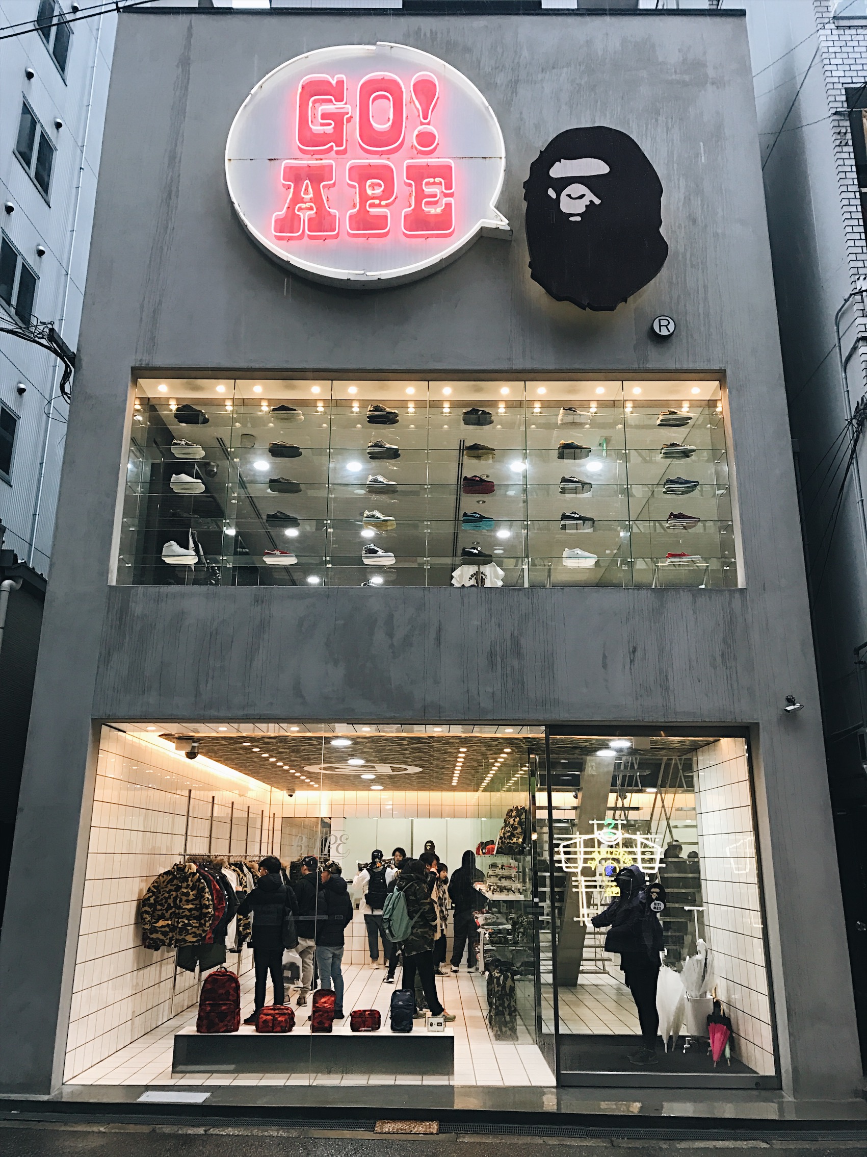 And they are back at Bape. I was stuck outside for a while looking dumb because I couldn't get the door to open. Thought it was a automatic door and that I had no soul and couldn't read me haha. But all you had to do was press the Bape logo and it'll open. 