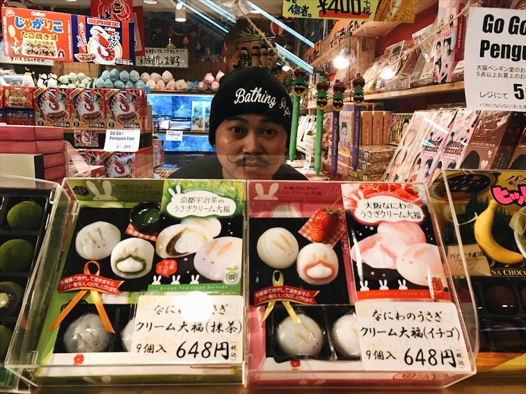 Japanese candy be looking so cute you don't even want to eat it. 