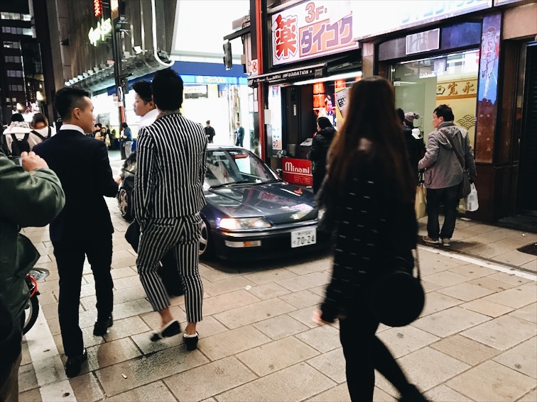 Okay I was really quick to pull out my phone to take a pic of cars but too slow to do it for pretty girls. 