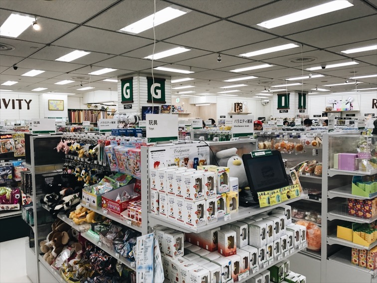 Cool fun toys, stuffed animals kinda store. So much goodies in here. 