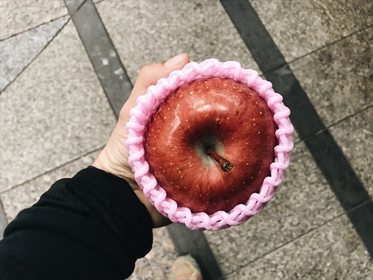 I got the cheapest one, $10 for one apple though. I haven't tried it yet, saving it for the morning. 