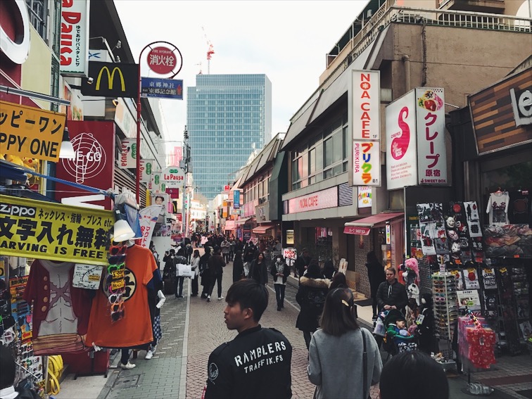 Out chea in Harajuku, we I got trigger happy with my film camera. I did my best to capture the fashion out there but I got distracted by the phone call. 