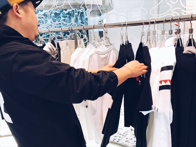 Now he's shopping for his nieces. Spoiling with expensive retails, well, as long it ain't that wack shit like Michaels and Gucci, Louis bullshit. 